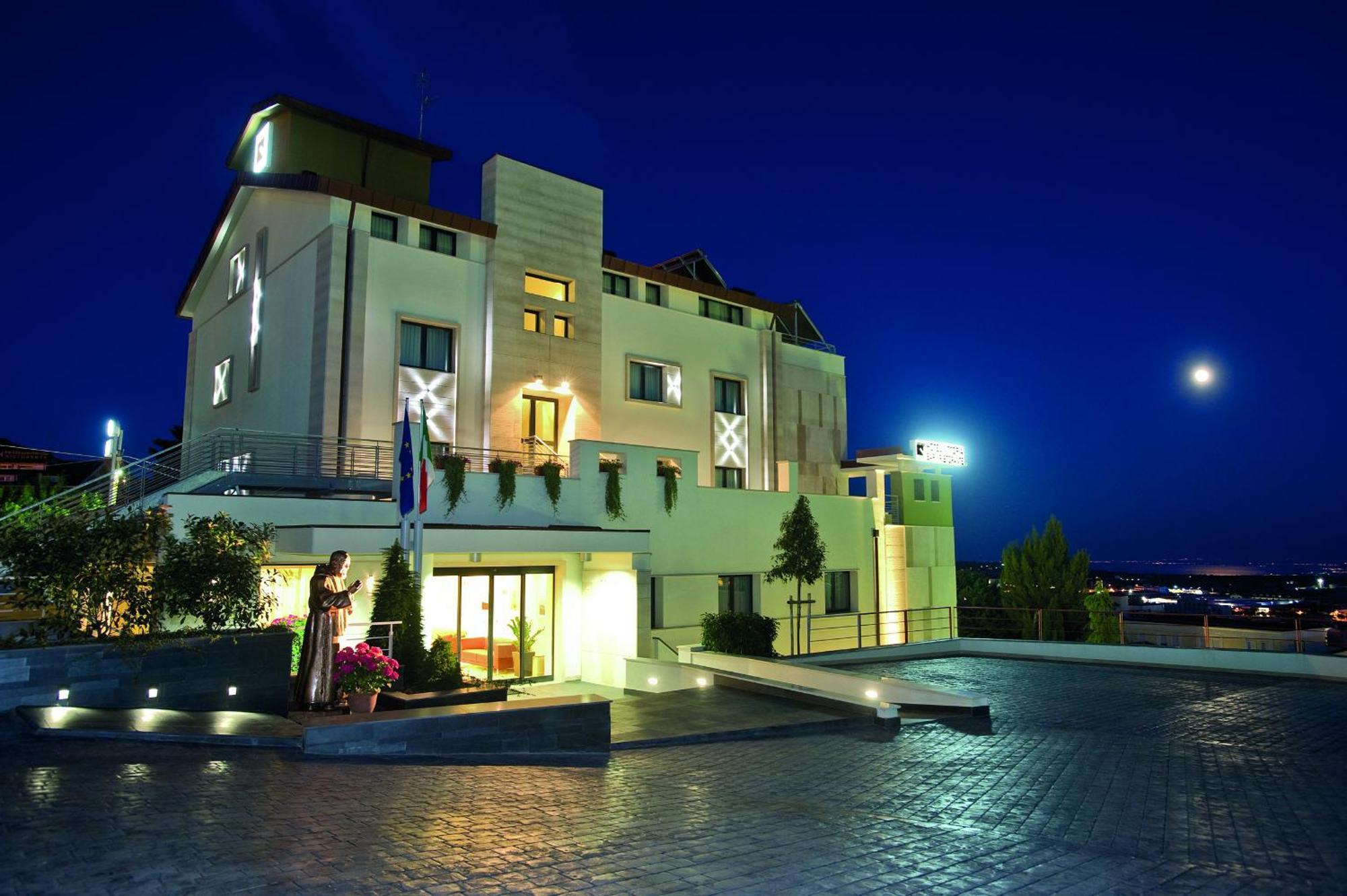 Hotel Vittoria 산 조반니 로톤도 외부 사진